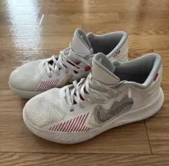 Nike Kyrie Flytrap バスケットボールシューズのサムネイル