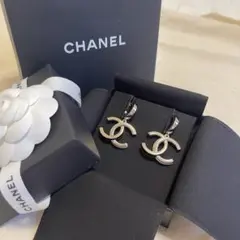 CHANEL CCロゴ ピアス(両耳用)