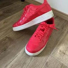 NIKE AIR FORCE 1 パテント レッド スニーカー