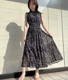 SNIDEL Sustainableフリルプリーツワンピース