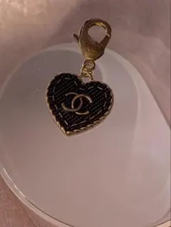CHANEL ハート型 CCロゴチャーム