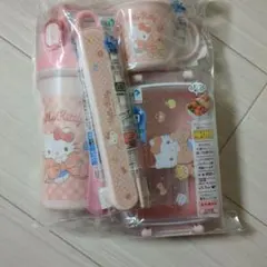 【新品未使用】HelloKitty 弁当箱 水筒 カトラリー コップ 4点セットのサムネイル