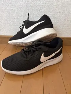 NIKE スニーカー ブラック/ホワイトのサムネイル