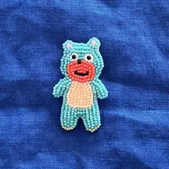 クマ　No.8 青　ビーズブローチ　ハンドメイド