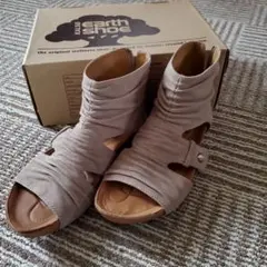 Earth Shoe ベージュ サンダル ルーズフィットのサムネイル