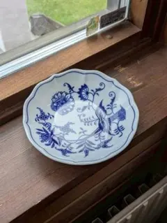 皿 白磁 古伊万里 獅子文様 染付 陽刻縁 牡丹 唐草 銘 明治 大正 イ号