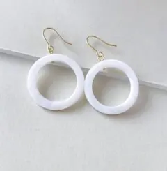 14kgf 大きめホワイトシェル リングピアス