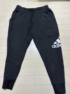 adidas ブラック ジョガーパンツ