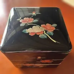 婚礼名入り　漆器 三段重箱 椿文様 黒塗りのサムネイル