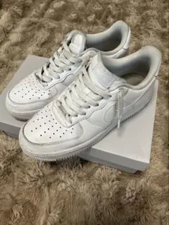 NIKE AIR FORCE 1 ホワイト スニーカーのサムネイル