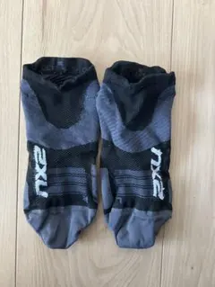 2XU ウルトラライト ソックス グレーブラック（S）