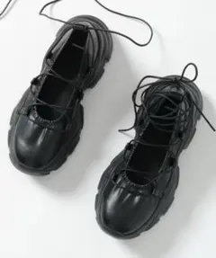 ブラック スニーカー 厚底