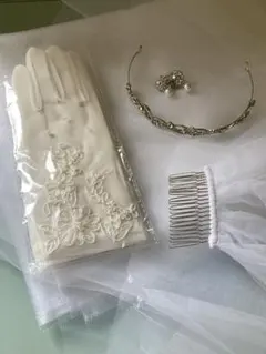ウェディング小物セット（グローブ・イヤリング・ベール・ティアラ）