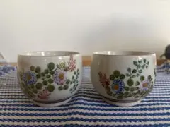 【九谷焼】青峰 湯呑み 2客セット 色絵 草花紋 金彩 貫入 ペア茶碗