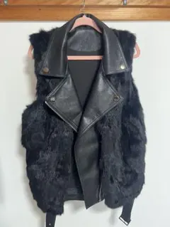 ANDREA & Co レザー ファー ノースリーブジャケット 2026年最新】andrea&co ジレの人気アイテム - メルカリ