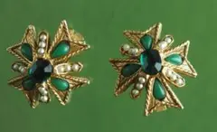 ARTエメラルドグリーン＆パールのイヤリング　Order Cross モチーフ