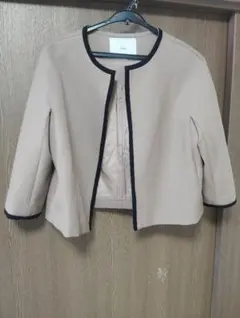 【美品】ノーカラージャケット ベージュ サイズ2　パイピング　バイカラー