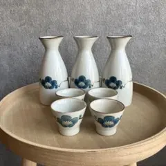 青い花模様の徳利とぐい呑みセット