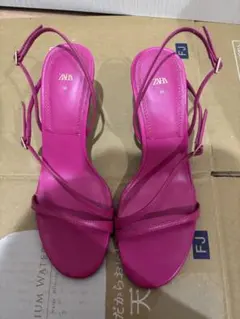 ZARA ストラップサンダル ピンクのサムネイル