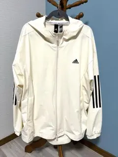 adidas フード付きウィンドブレーカー クリーム