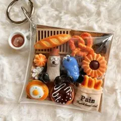 【ガチャ詰めポーチ】スンスン　ゾンゾン　パンに囲まれて幸せいっぱい！