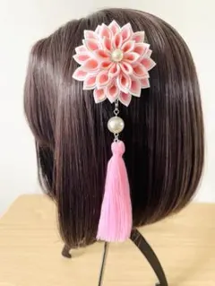 つまみ細工　アクセサリー　髪飾り　ブローチ ハンドメイド　和小物　タッセル　桃色