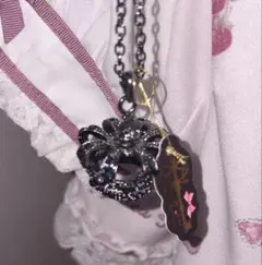 水曜日のアリス 王冠ネックレス シルバー×ネイビー