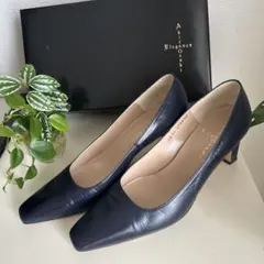 ブティックOsaki Elegance パンプス ネイビー美品のサムネイル