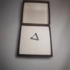 三角のピアス