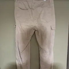 ベージュ カーゴパンツ