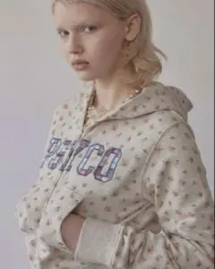 sculptor Cottage Zip-Up Hoodie Flower
