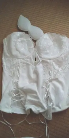 ウェディングマタニティービスチェ　ブライダルブルーム