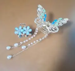 蝶 揺れる デザインのヘアアクセサリー キラキラ ヘアクリップ