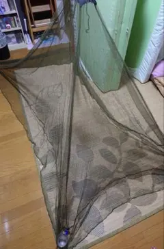 테두리가 없는 매달린 모기장