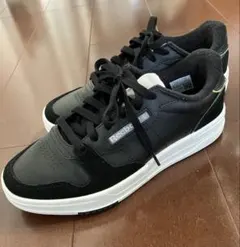 Reebok ブラック スニーカー