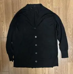 ユニクロ Mサイズ 黒の長袖カーディガン 前面ボタン付き