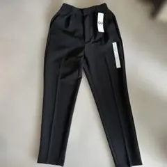 GU ブラック ストレッチテーパードパンツ