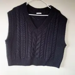 GU ブラック ケーブル編み ノースリーブニットベスト Sサイズ