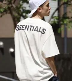 essentials Tシャツ
