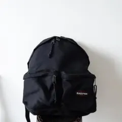 EASTPAK リュック ブラック 3ポケット ブラック　PCポケット付きのサムネイル