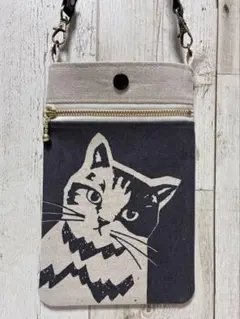 ハンドメイド　スマホポーチ　スマホ入れ　猫柄　チャコールグレー×生成