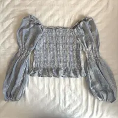 【Chico】シャーリング刺繍レースパフスリーブブラウス