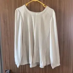 プリーツブラウス 長袖 ホワイト ラウンドネック きれいめ デザインシャツ