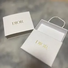 Dior ホワイト ギフトボックス