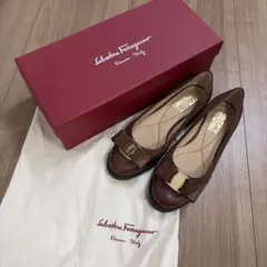 フェラガモ　パンプス　TOLINA ヴァリナ　ヴァラ　ローヒールのサムネイル