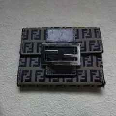Fendi 三つ折り財布 ズッカ柄ネイビー