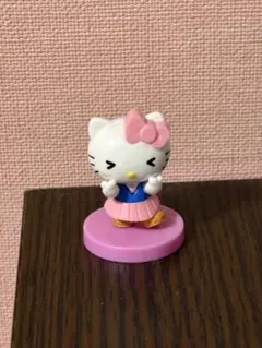 Hello Kitty ミニフィギュア 台座付き