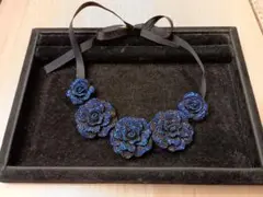 新品未使用　青と黒のビーズ チョーカー ローズモチーフ