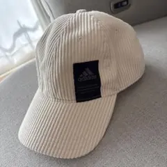adidas コーデュロイキャップ クリーム色