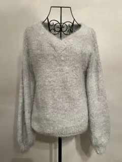 Vネックシャギーニット